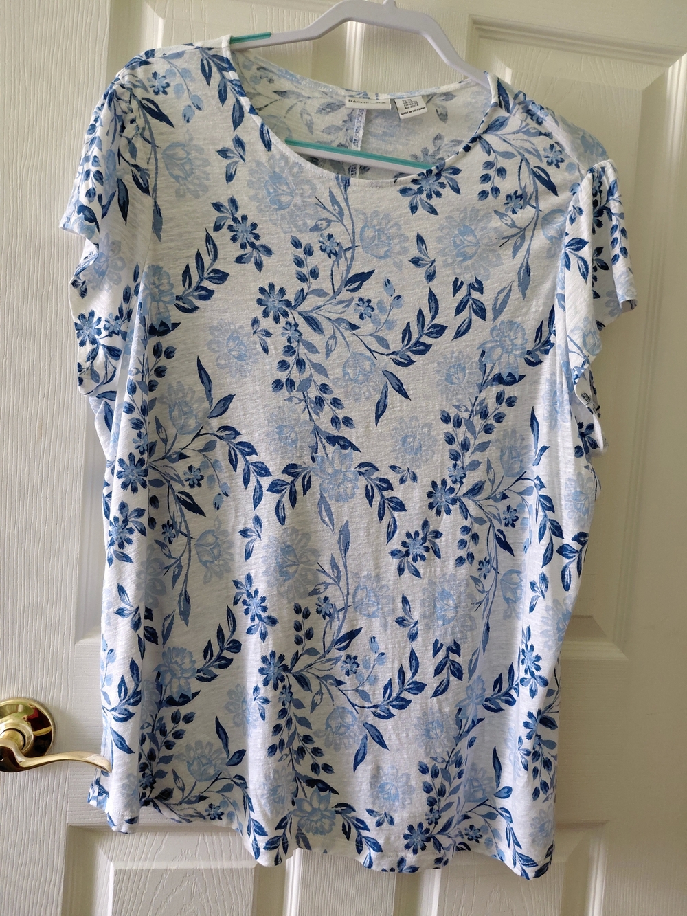 Rachel Zoe White Floral Short Sleeve Tee with Blue Print
